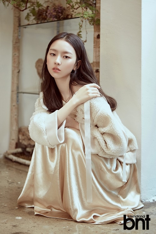 组图:韩星李秀敏拍写真 展现少女成长面貌_高清图集_新浪网