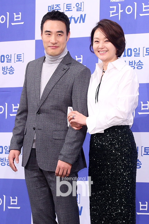 组图:李光洙出演tvn新剧 与郑裕美挽手笑眯眯_高清图集_新浪网