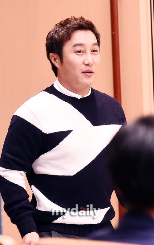 《丛林的法则》发布会 金秉万安率滨等出席