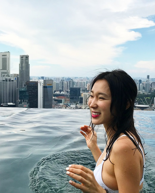 组图韩女艺人李智慧公开比基尼照身材性感火辣