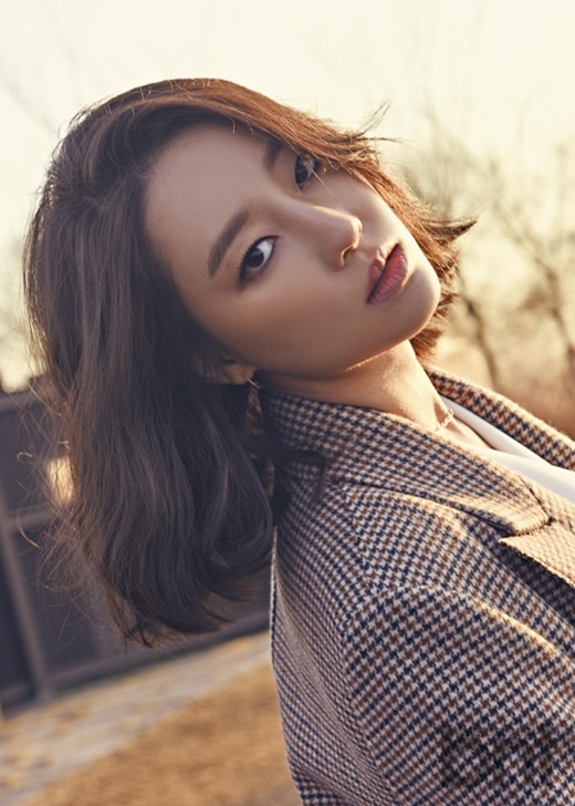 组图韩星高佑丽拍户外写真成熟变身尽显气质