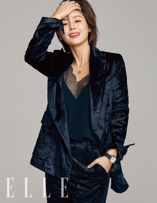 【2018.03.01】【明星】51岁金成玲登时尚杂志 冻龄白皙气质高贵