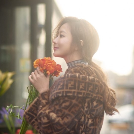 组图豪门阔太金喜善米兰拍写真41岁冻龄保养好