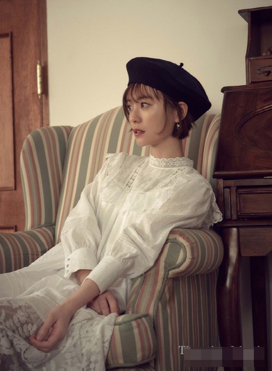 组图:郑有美最新代言照曝光 清新短发气质独特