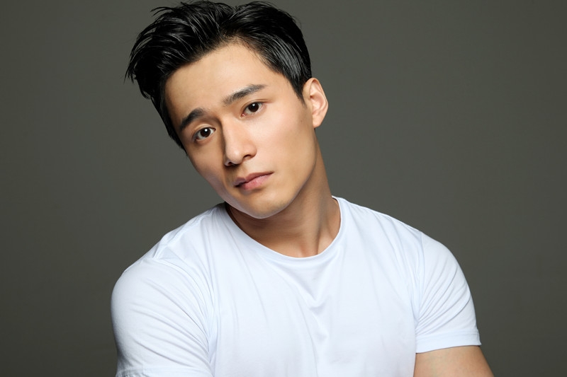 组图:王皓祯最新写真公开 面容俊朗气质阳光