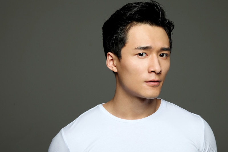 组图:王皓祯最新写真公开 面容俊朗气质阳光