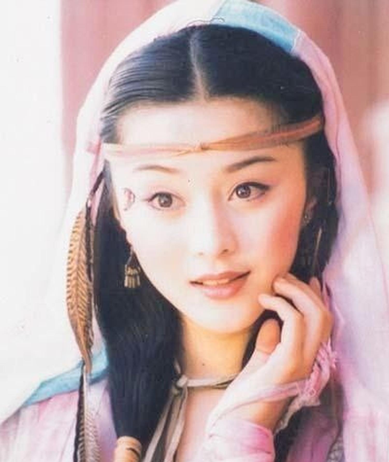 组图:女明星青涩旧照来袭!女神年轻时如何惊艳你的青春