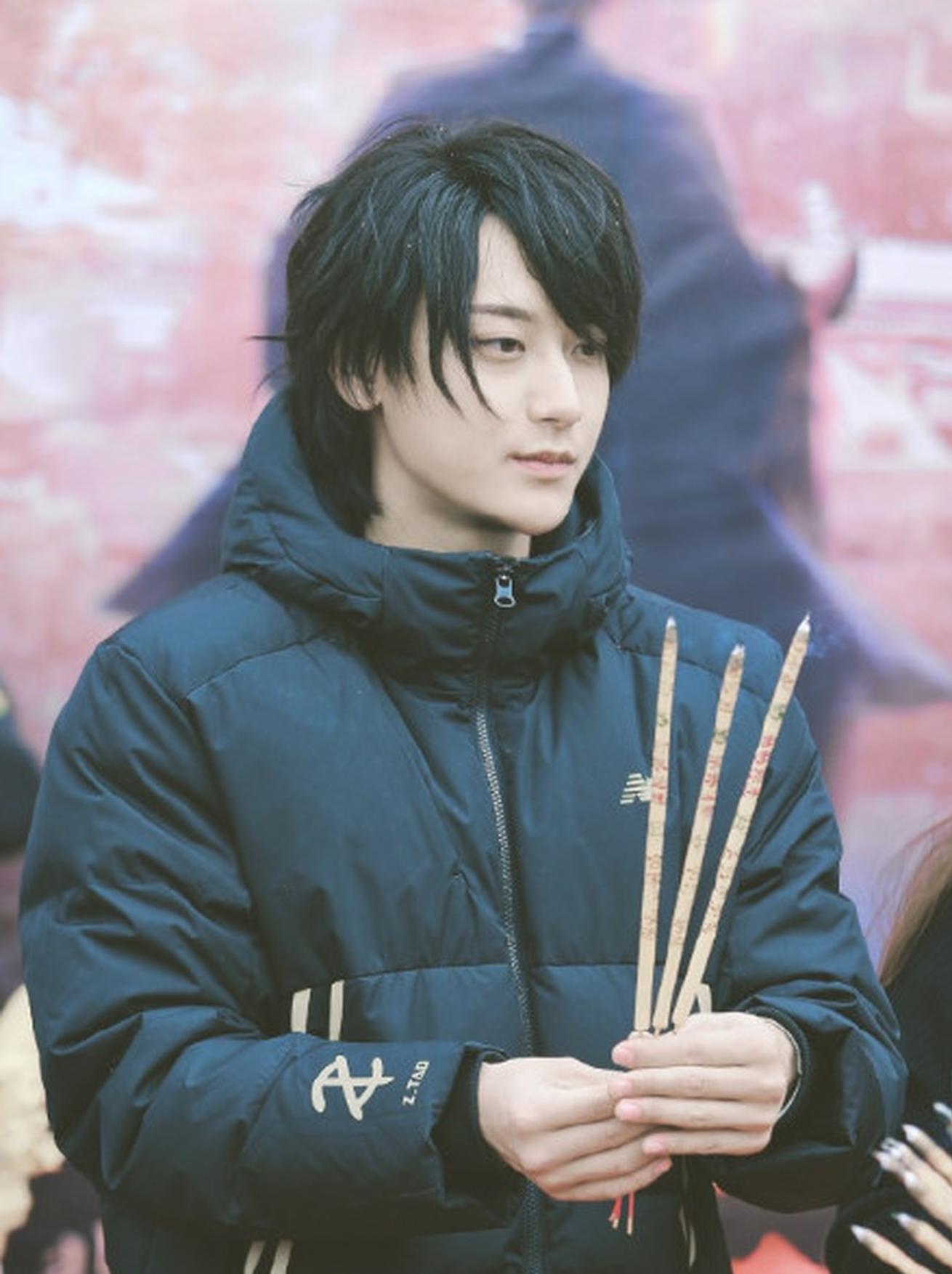 黄子韬漫撕男造型火到日本 俘获漫画家绪川千世芳心