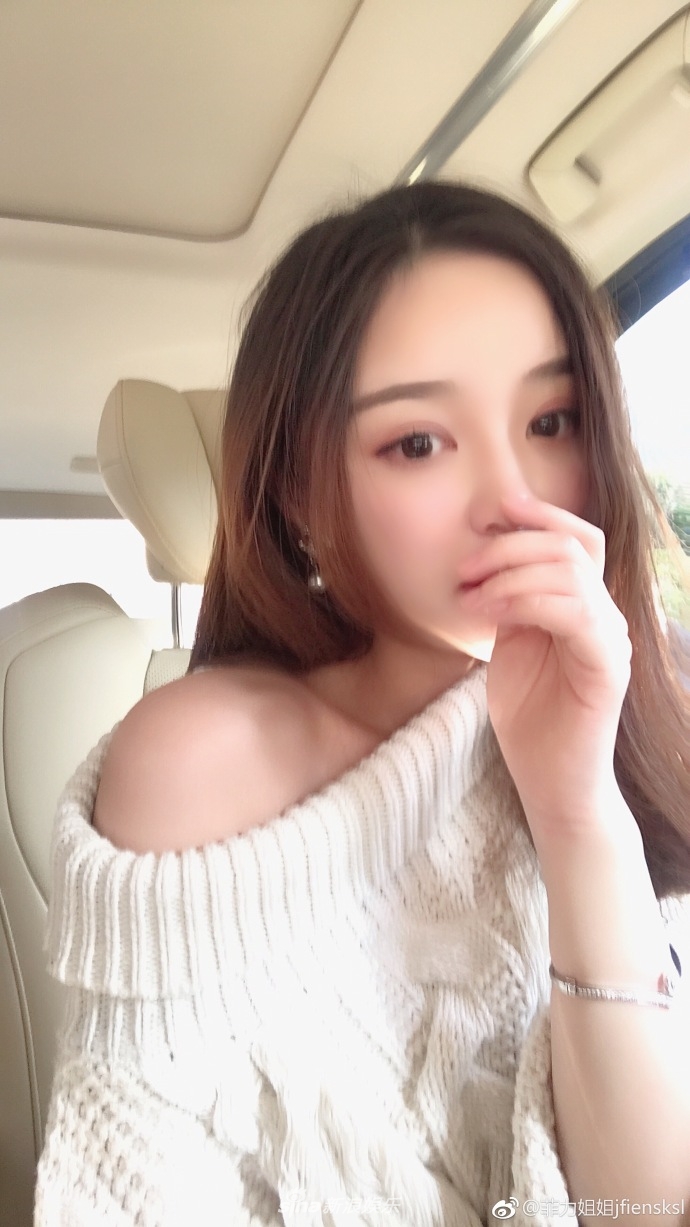 组图王思聪前女友雪梨晒孕肚照大吃不喝不惧发胖