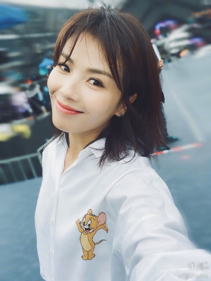 刘涛绿洲晒自拍笑颜甜美 与JERRY一起彩排快乐双倍
