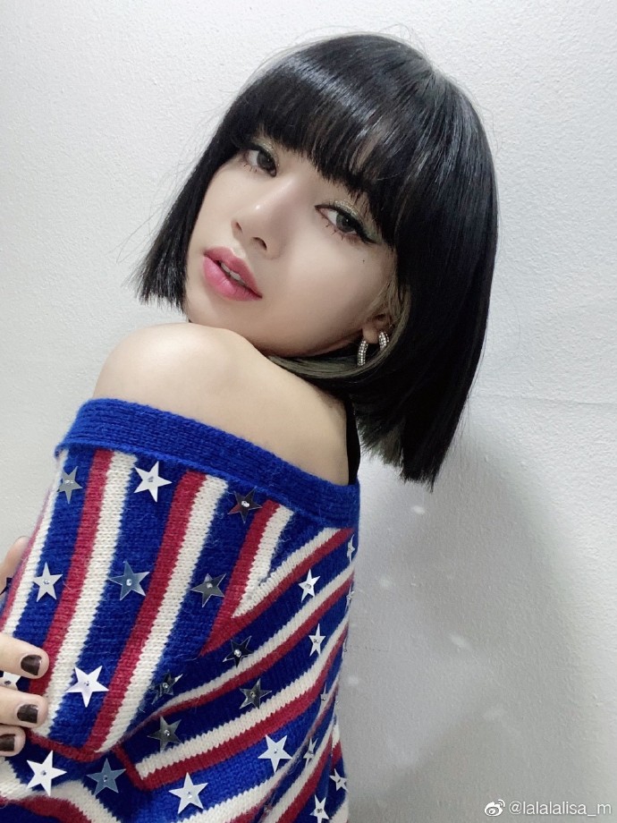 組圖：Lisa晒自拍感謝粉絲支援新專 露齒笑wink釋放甜酷反轉魅力
