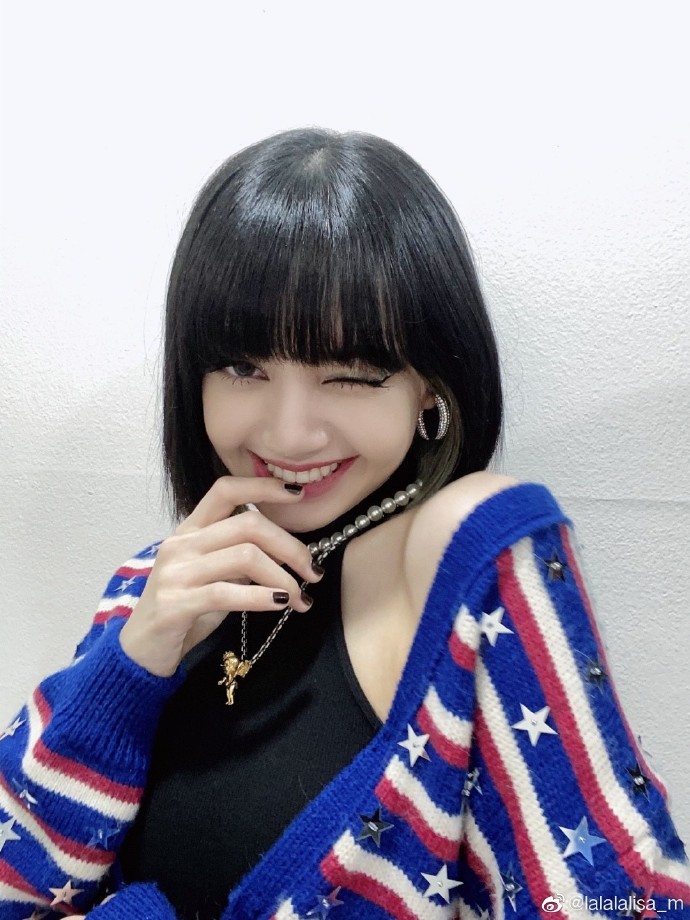 組圖：Lisa晒自拍感謝粉絲支援新專 露齒笑wink釋放甜酷反轉魅力