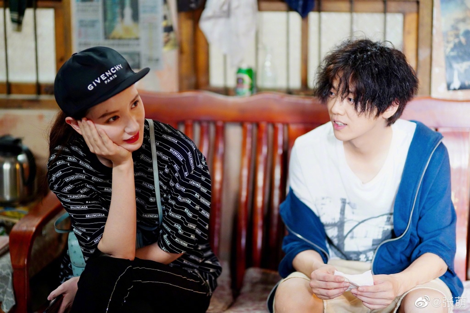 组图:张萌晒合照为鹿晗庆祝30岁生日 夸赞其演技有魅力