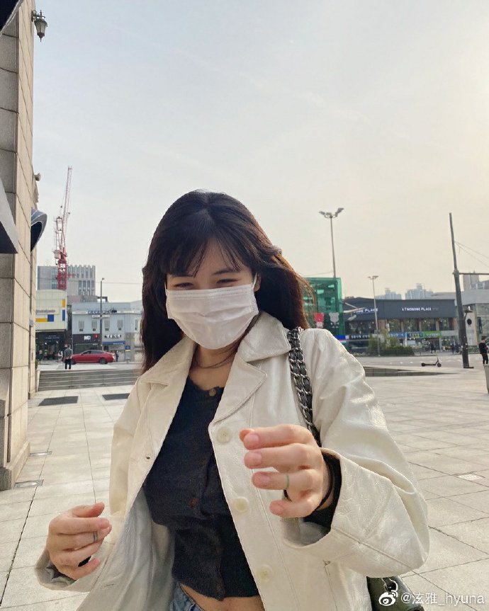 組圖：泫雅晒九宮格近照長腿搶鏡 戴口罩外出防護措施超到位