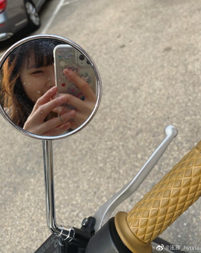 組圖：泫雅晒九宮格近照長腿搶鏡 戴口罩外出防護措施超到位