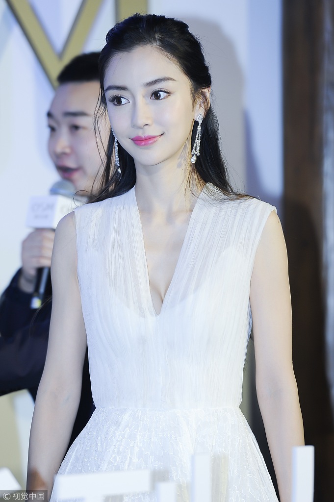 组图:angelababy白色深v长裙 身材热辣秀美胸_高清图集_新浪网