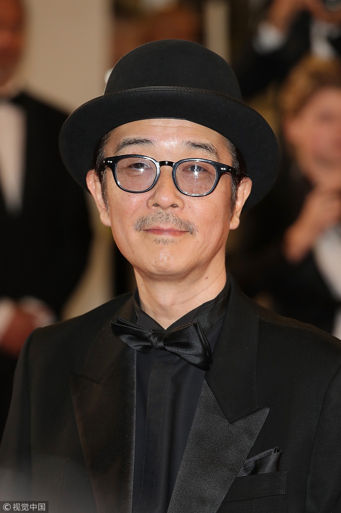 组图:《小偷家族》首映 中川雅也戴圆礼帽气质雅痞