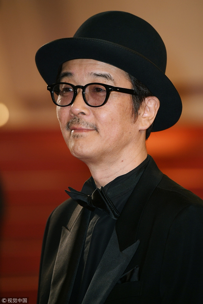 组图:《小偷家族》首映 中川雅也戴圆礼帽气质雅痞