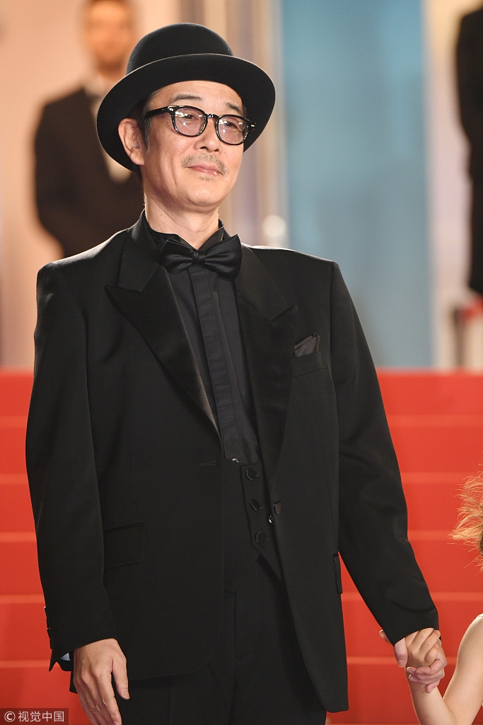 组图:《小偷家族》首映 中川雅也戴圆礼帽气质雅痞