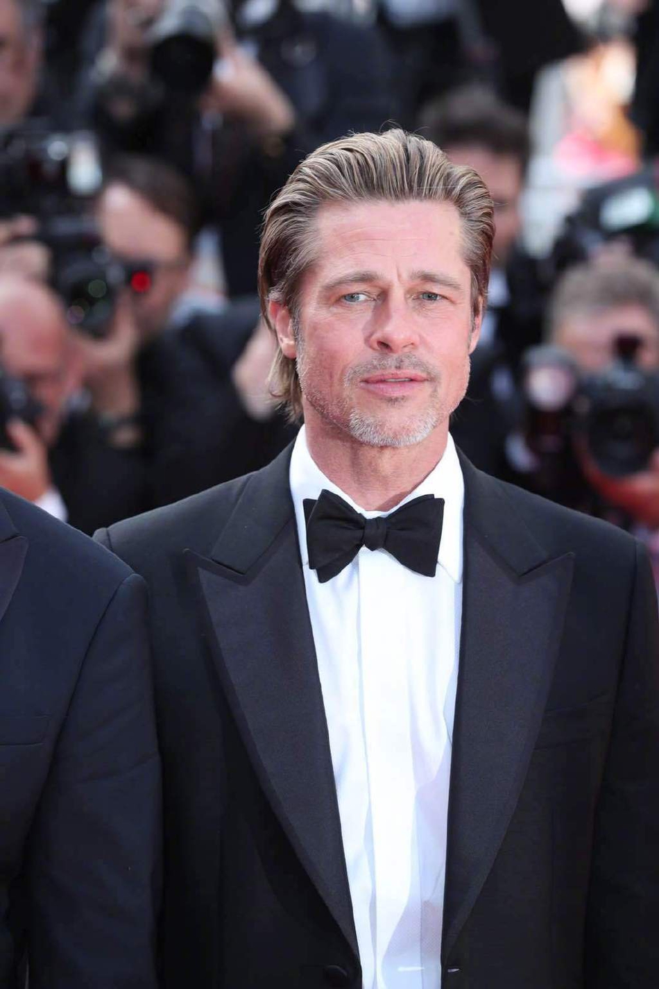 组图:《好莱坞往事》红毯皮特小李哥俩好 章子怡黑裙胸前中空_高清