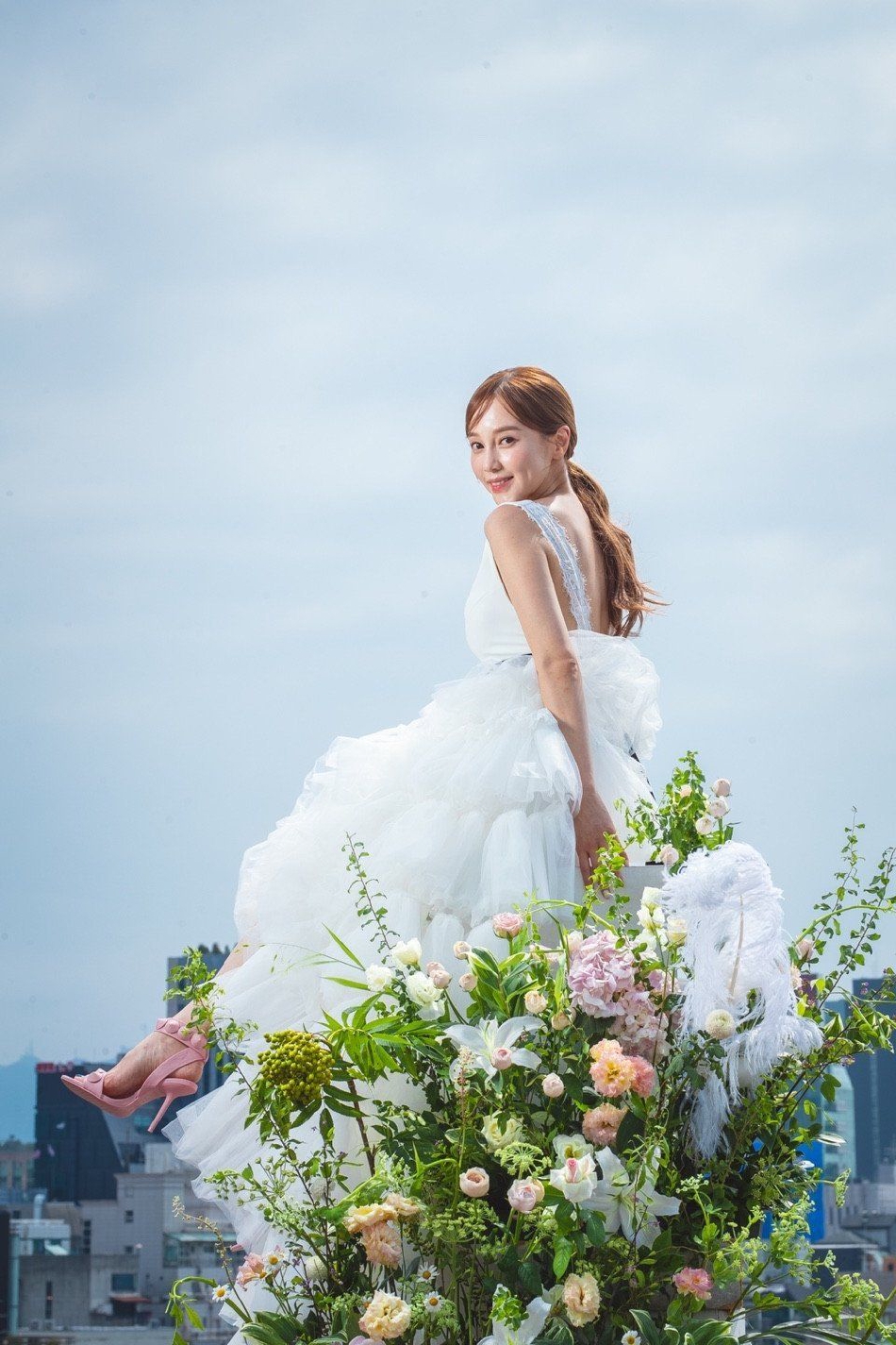 組圖：韓星亞由美與大2歲圈外人結婚 穿婚紗與全慧彬等人合影
