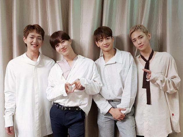组图：东方神起经纪人和SHINee经纪人结婚 网友：红闪一家人