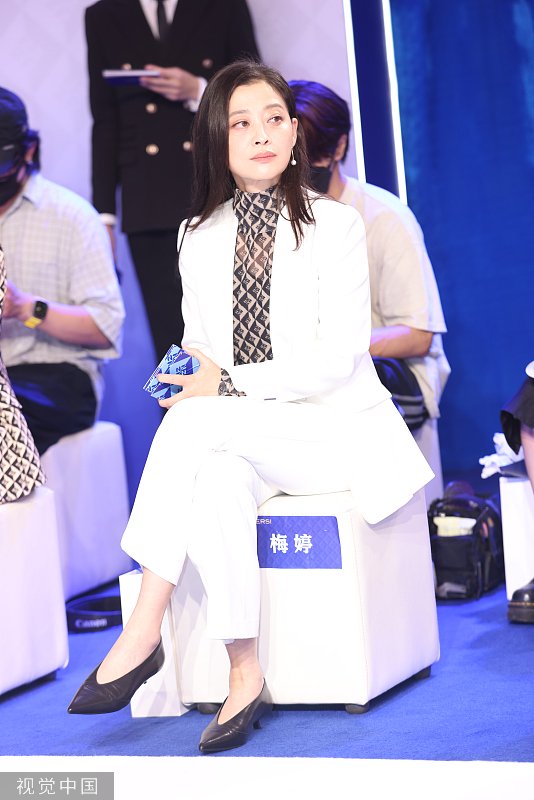 组图:梅婷白色西装造型出席活动 气质优雅大方清雅素净_高清图集_新浪