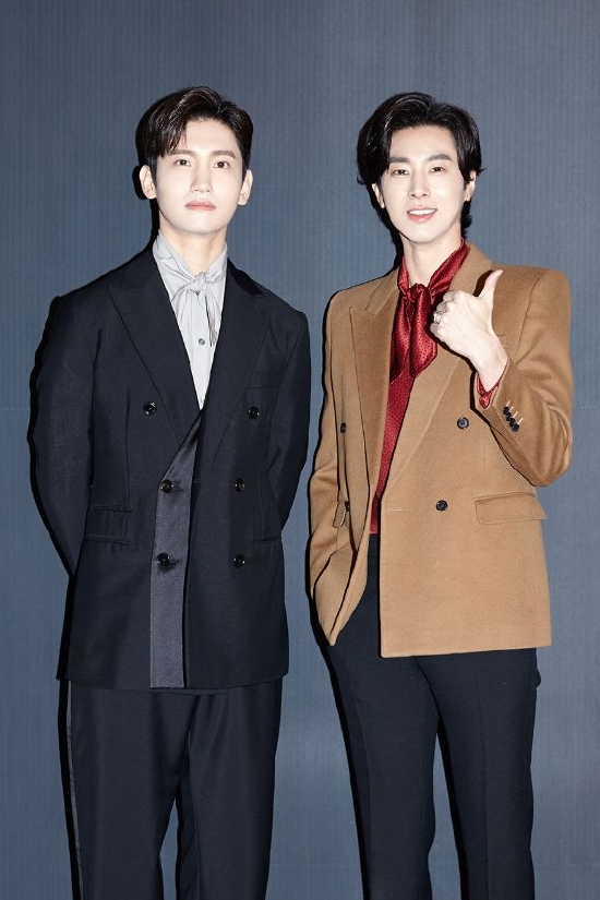 组图：东方神起经纪人和SHINee经纪人结婚 网友：红闪一家人
