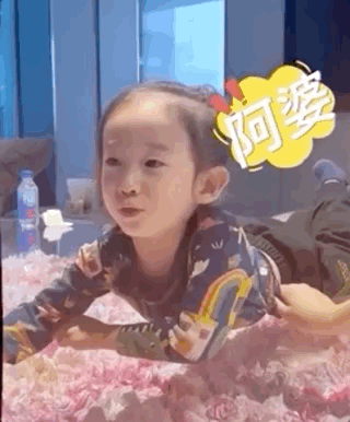 组图：应采儿晒小儿子学上海话视频 HoHo发出小奶音软萌可爱