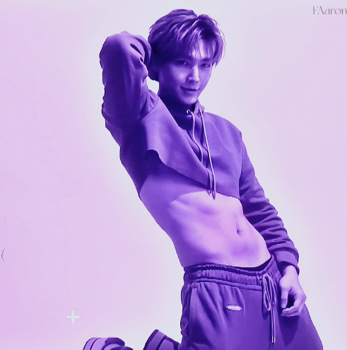 组图:炎亚纶紫色露腰装大秀好身材 尺度引争议_高清图集_新浪网