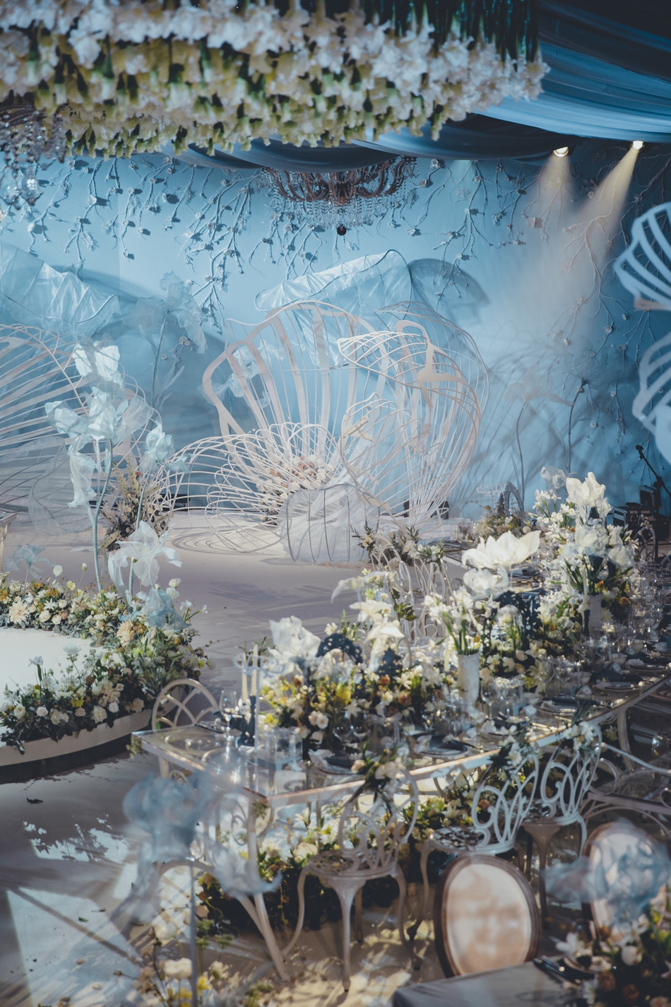 婚礼保密到位,28日才曝光婚礼内场布置,淡蓝色为主色调,白色为辅,各种