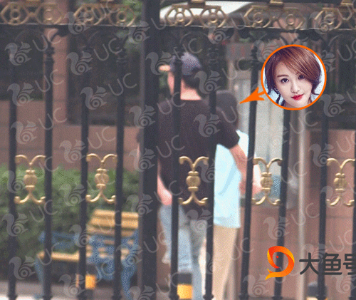 组图：郑爽新恋情疑似曝光 与男子亲密挽手犹如连体婴