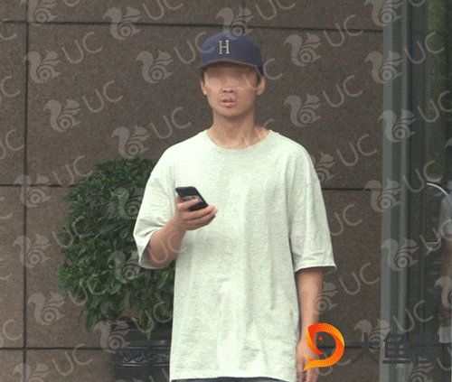 组图：郑爽新恋情疑似曝光 与男子亲密挽手犹如连体婴