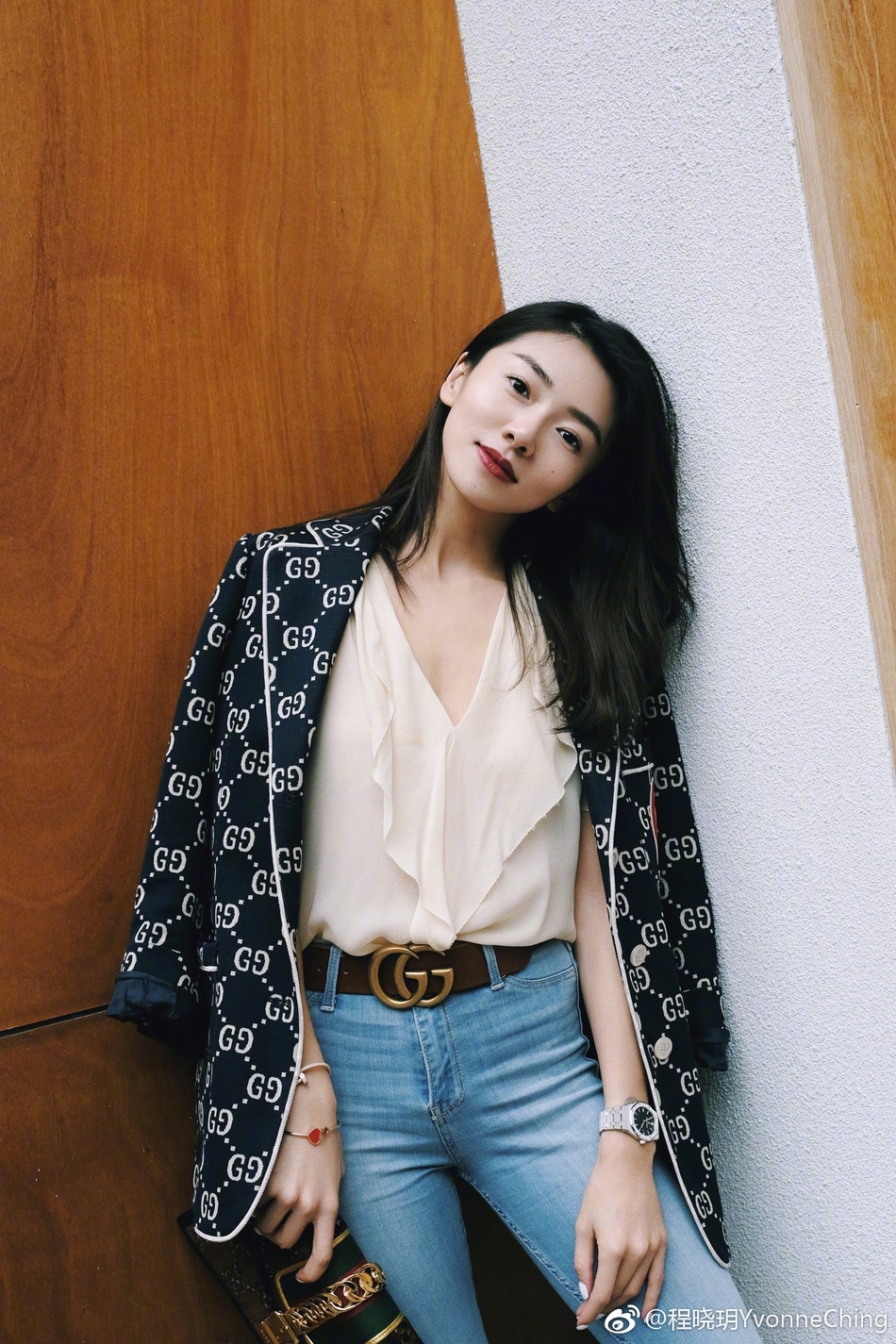 "照片中程晓玥白富美扮相,晒健康美食