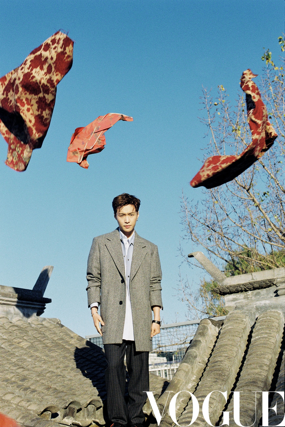 组图:张艺兴演绎圣诞气氛大片 眼神清冽充满少年感