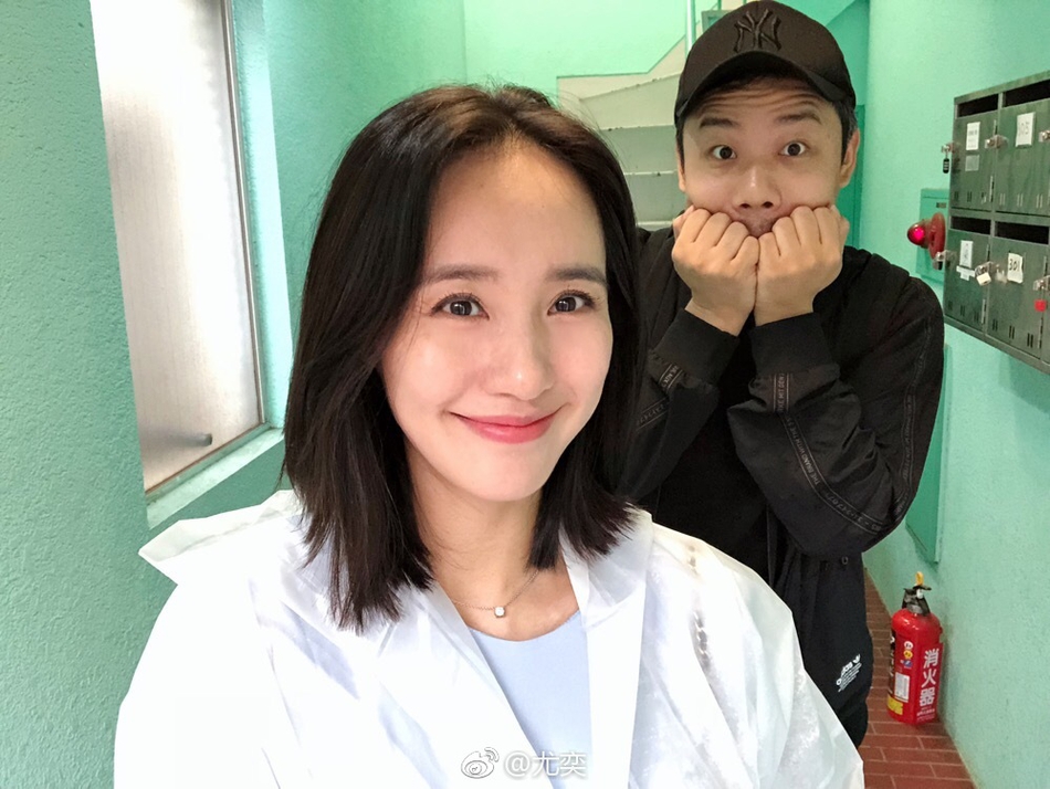 组图:王智尤奕领证一周年晒合影 温馨甜蜜恩爱十足