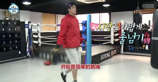 組圖："梨泰院"安普賢居家狀態曝光 化身拳擊手秀誘人肌肉