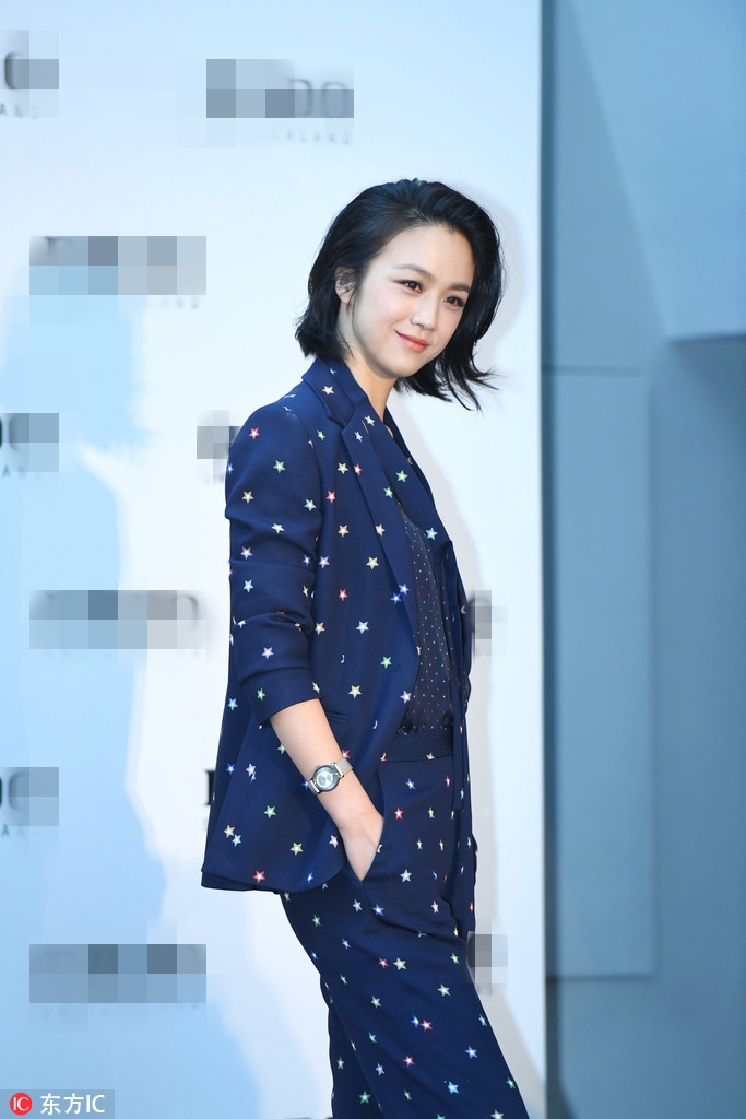 辣妈汤唯短发利落西装干练女神范