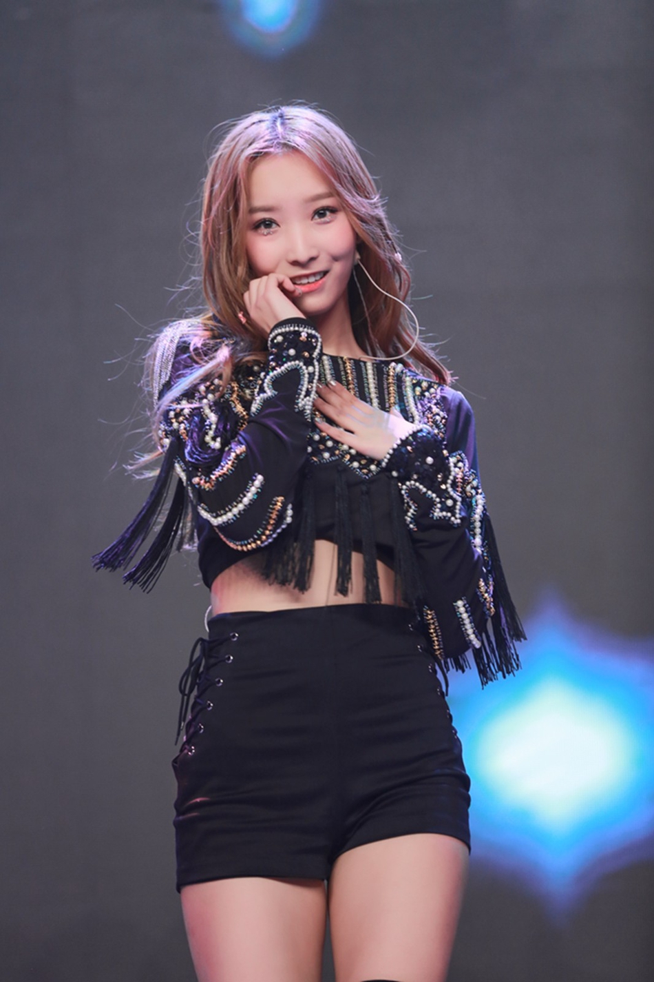 27 8 / 8 新浪娱乐讯 11月17日,"shiny girl —— growing·浠"高颖浠