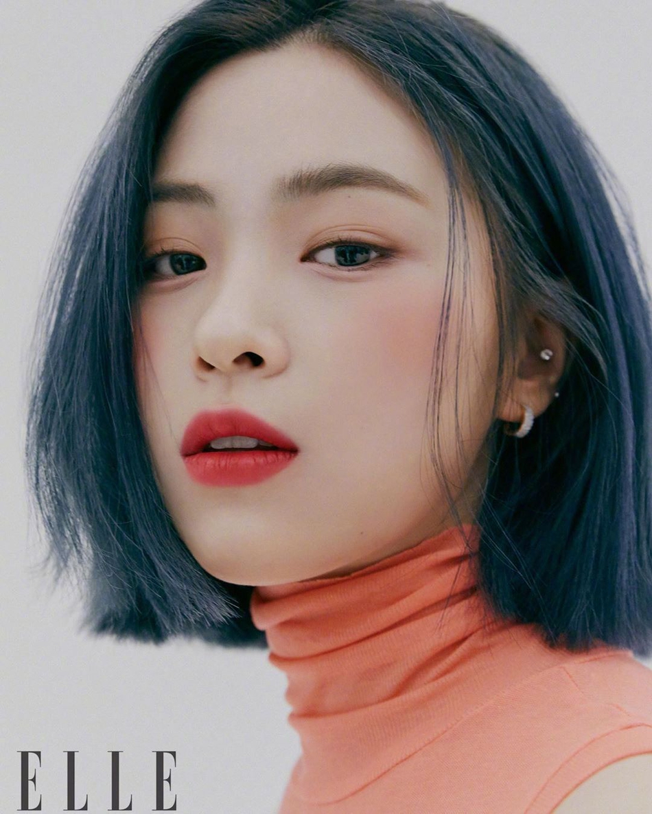 组图：韩国女团ITZY登杂志封面 韩系妆容少女感满满青春靓丽