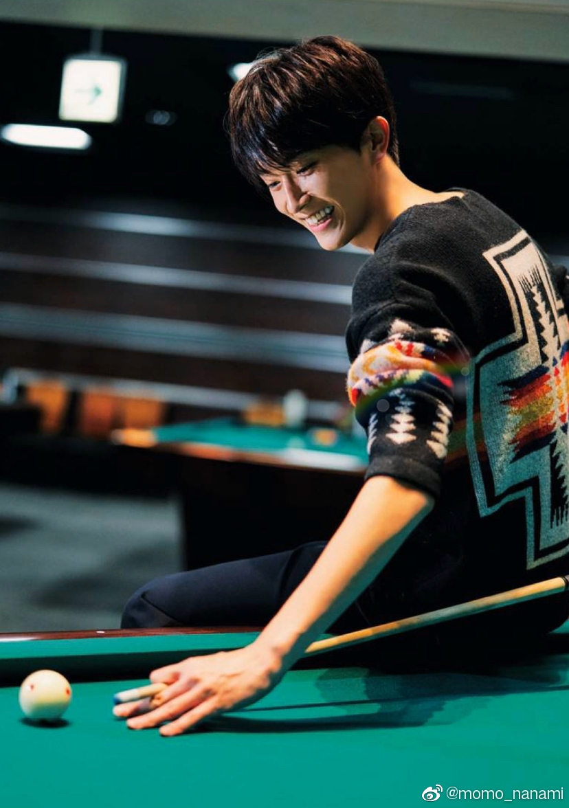 组图杉野遥亮台球写真集登杂志专注神情帅气而不失温柔