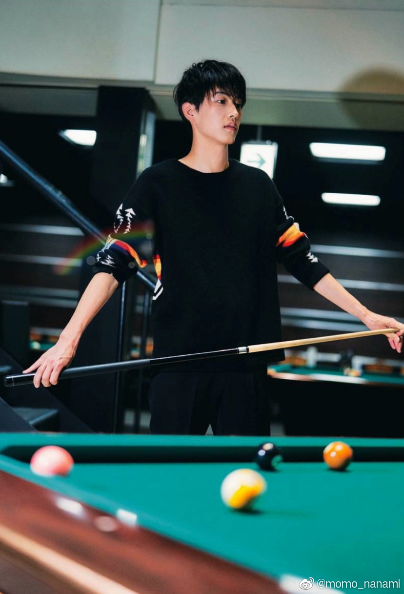 组图:杉野遥亮台球写真集登杂志 专注神情帅气而不失温柔_高清图集