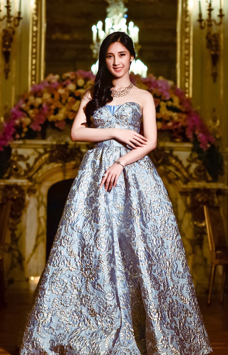 组图:梁婉静女儿angel参加巴黎名媛舞会 高贵迷人气质温柔_高清图集_