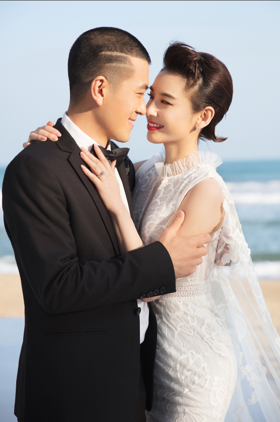 组图:黄圣依杨子纪念婚纱照曝光 深情对视恩爱甜蜜_高清图集_新浪网