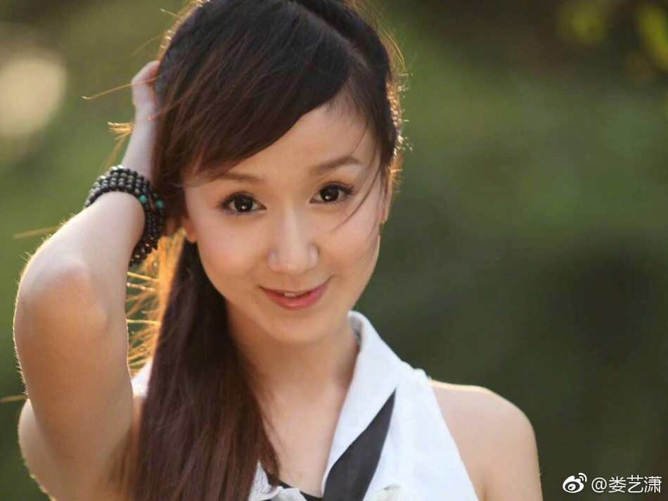 组图娄艺潇18岁青涩照片曝光清纯可爱略显婴儿肥