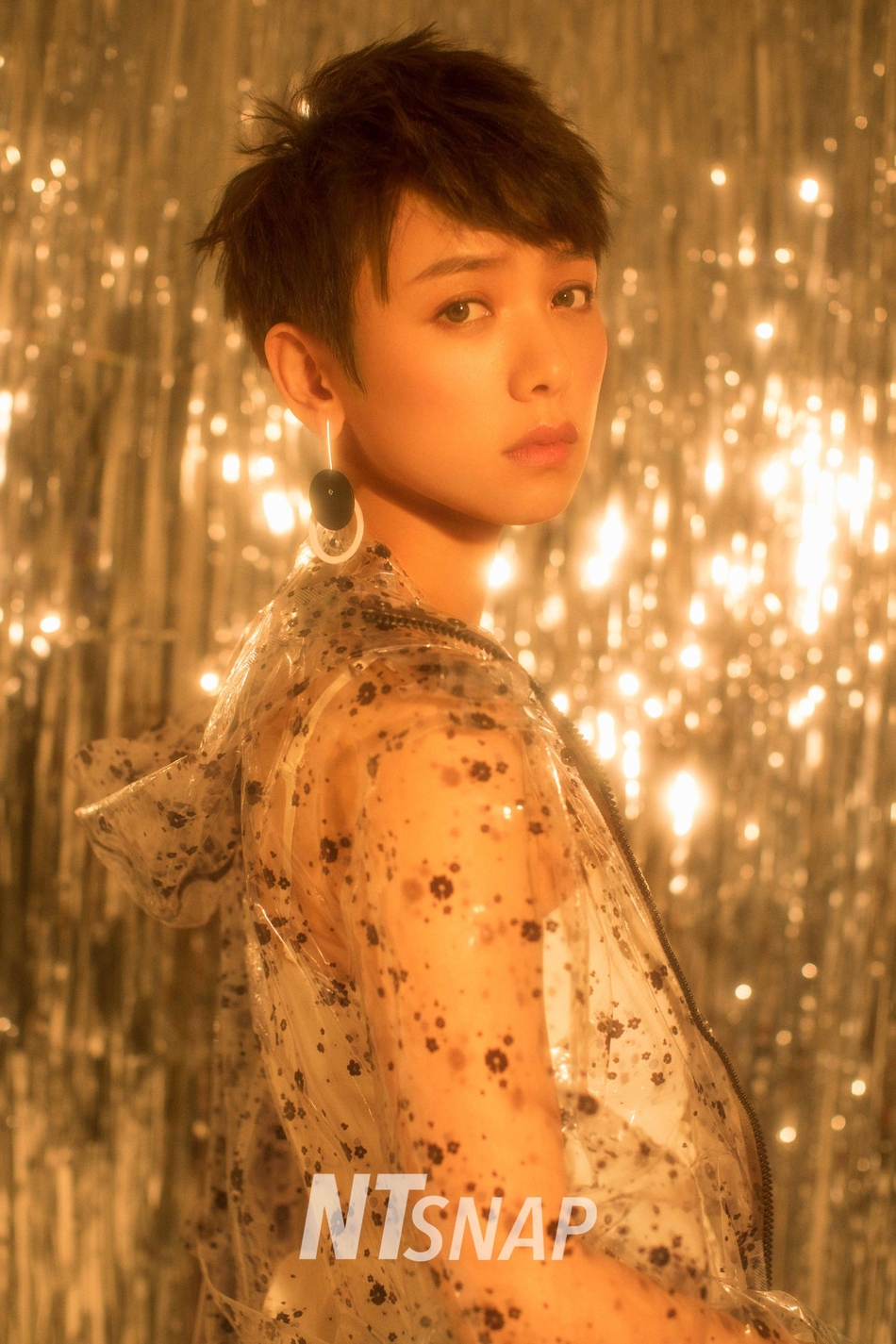 组图:《芳华》李晓峰大片曝光 复古摩登造型吸睛