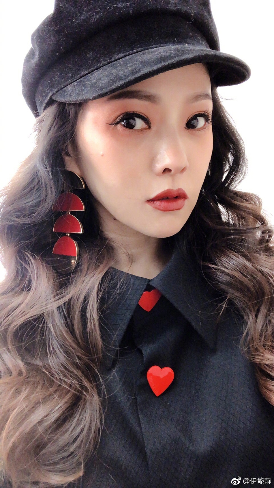 伊能静晒28年前旧照 长卷发清纯时尚