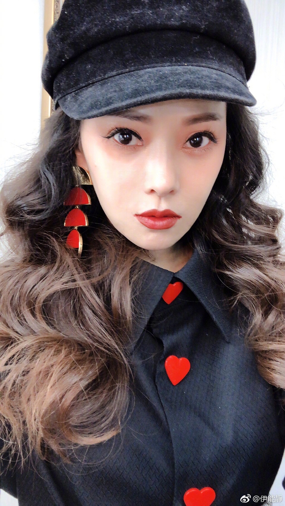 组图伊能静晒28年前清纯旧照戴礼帽长卷发时尚