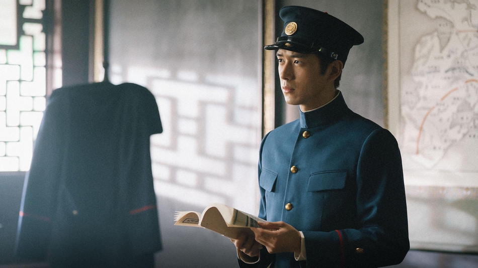 组图:李现新剧民国造型剧照曝光 穿戎装正气凛然目光坚定