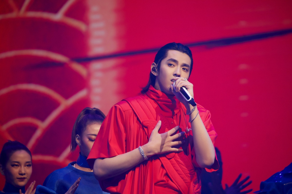 11日,"天·地·东·西·alive tour吴亦凡2019巡回演唱会